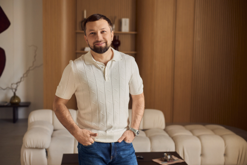 Главные летние мужские образы с рубашкой поло